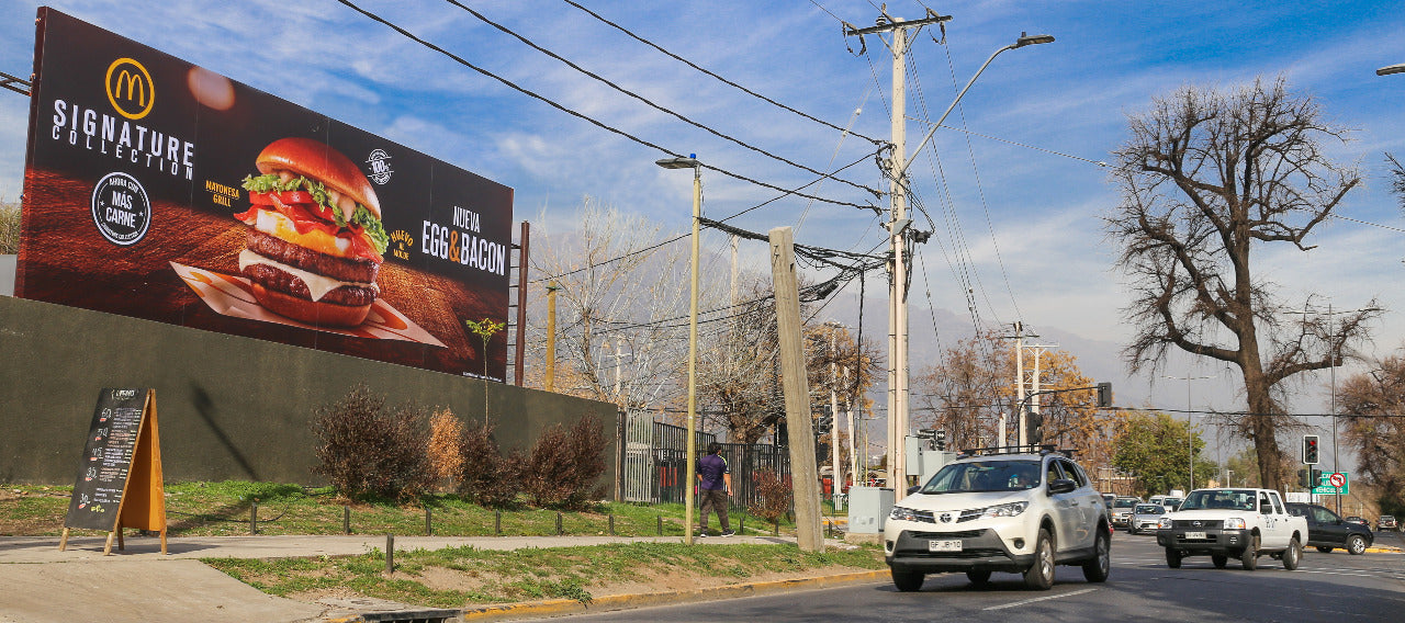Backlight Mall Plaza Los Domínicos