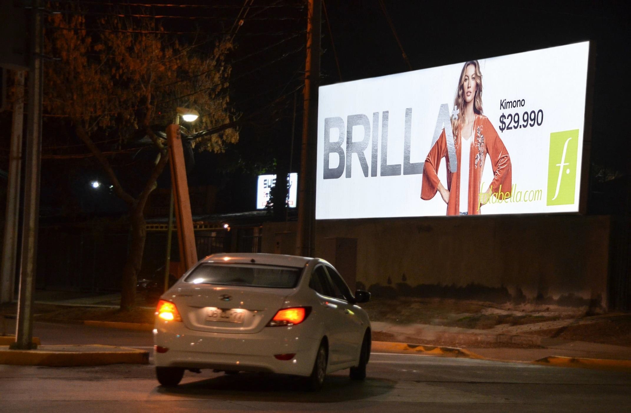 Backlight Mall Plaza Los Domínicos