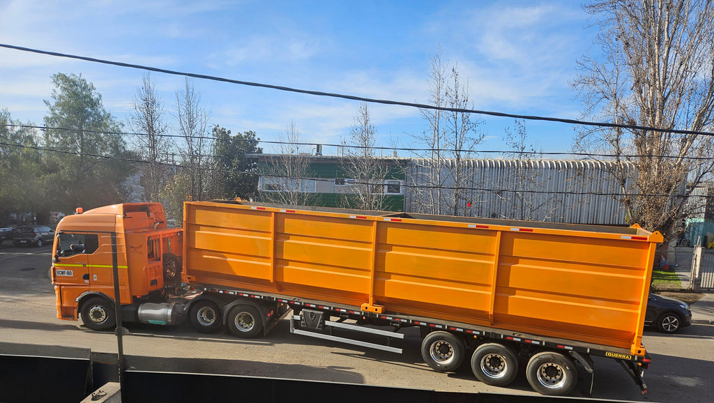 Tractocamiones con rampla Open Top y sistema de Encarpe Automático